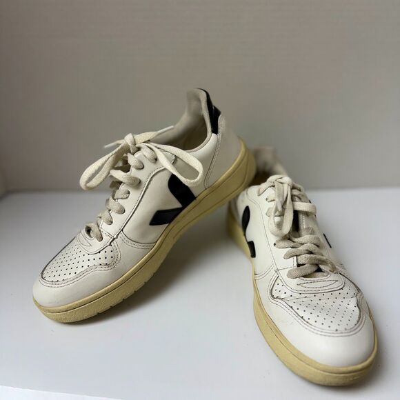 Veja Shoes - VEJA V-10 Sneakers Womens Size 5 EU 36 White Black Leather Low Top Lace Up